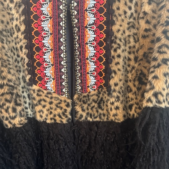 Stylish Leopard and Black Teddy Jacket - Picture 5 of 11